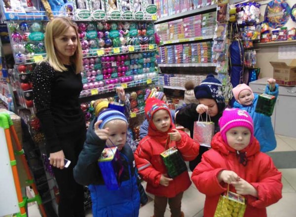 В магазине игрушек