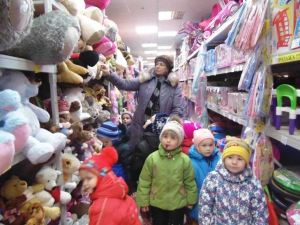 В магазине игрушек